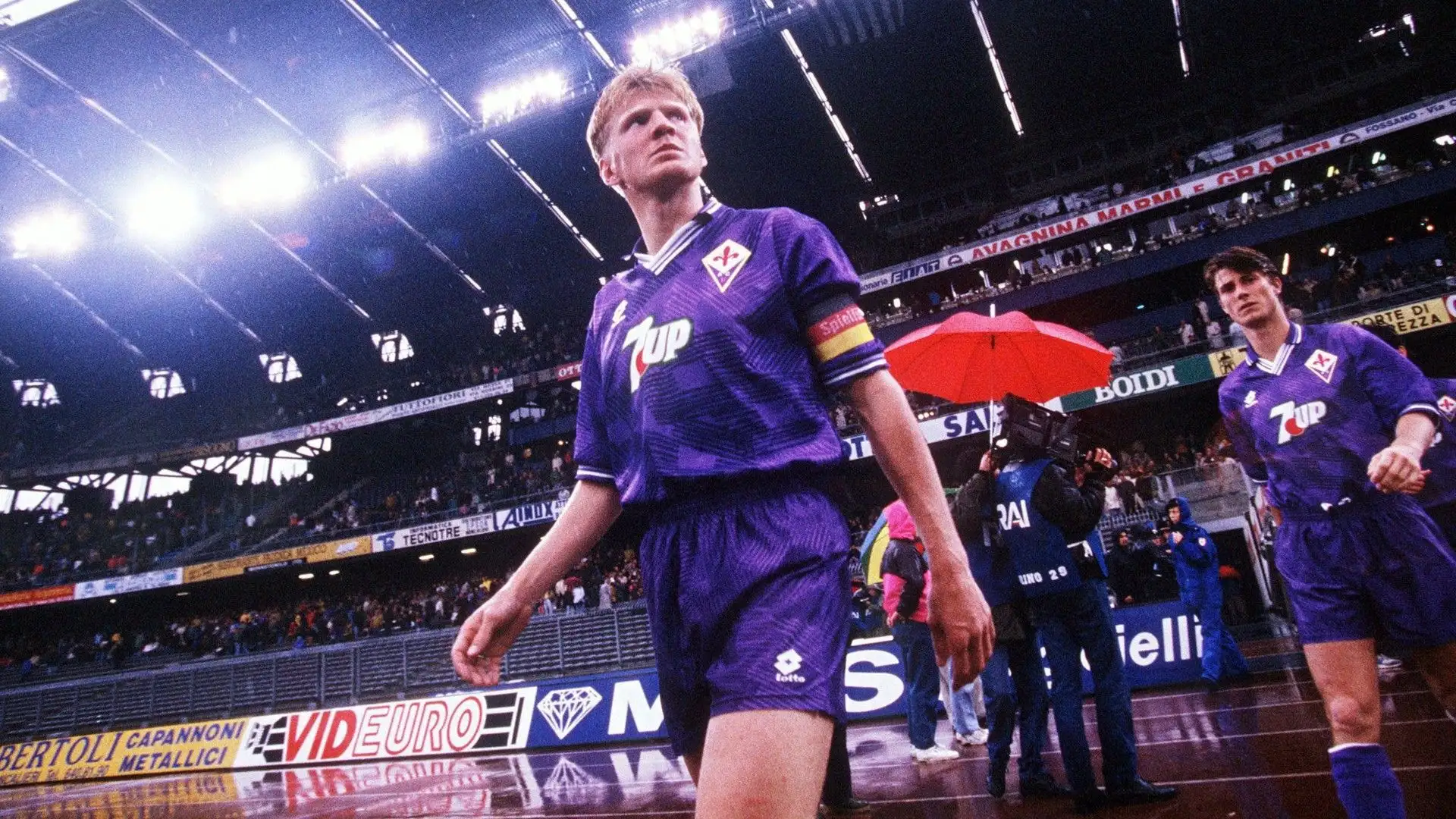 L'ex centrocampista ha giocato anche in Italia alla Fiorentina
