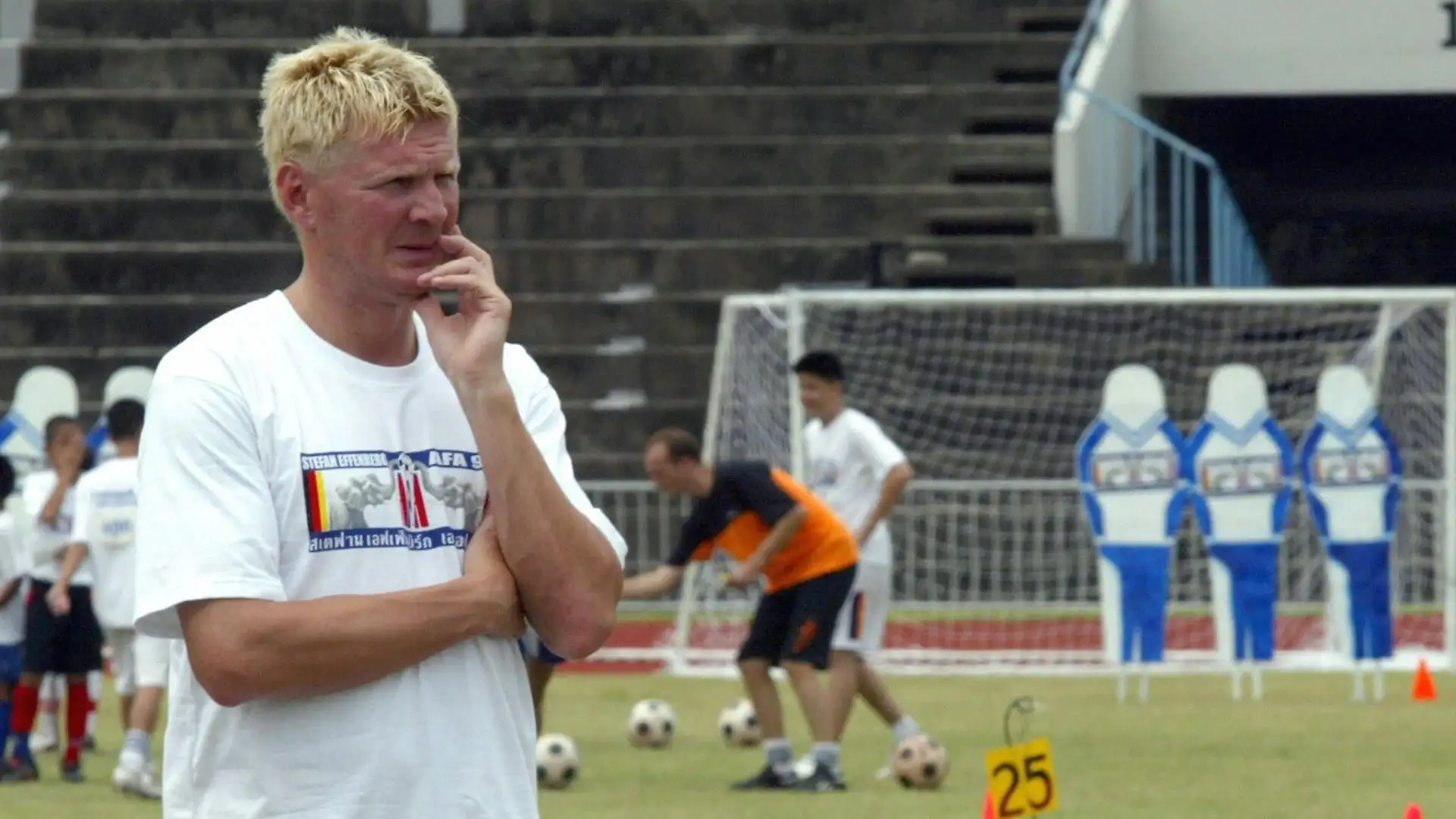 Nel 2004 ha deciso di dire addio al calcio
