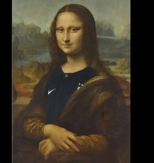 Il Louvre provoca: Gioconda in maglia francese