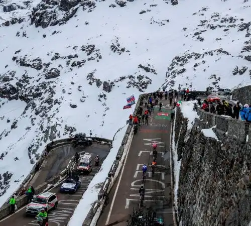 Clamorosa protesta al Giro d’Italia