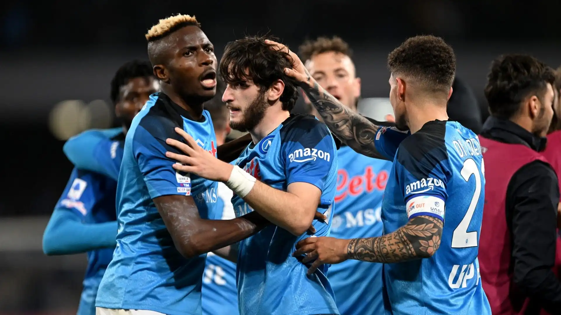 Gli occhi del Barcellona sul fenomeno del Napoli. Immagini
