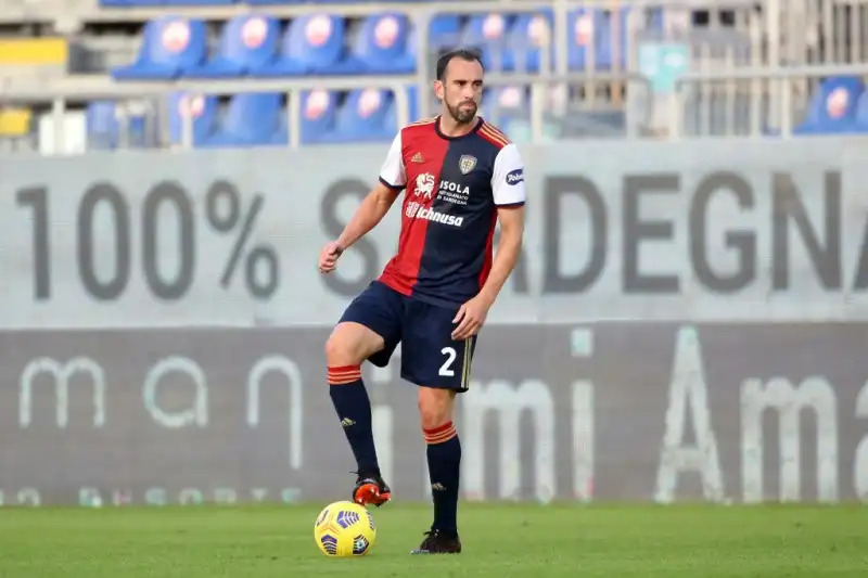 Cagliari, Godin fa chiarezza sul futuro e punzecchia l’Inter