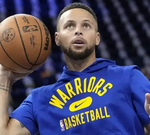 NBA: spettacolo Steph Curry ma vince Memphis