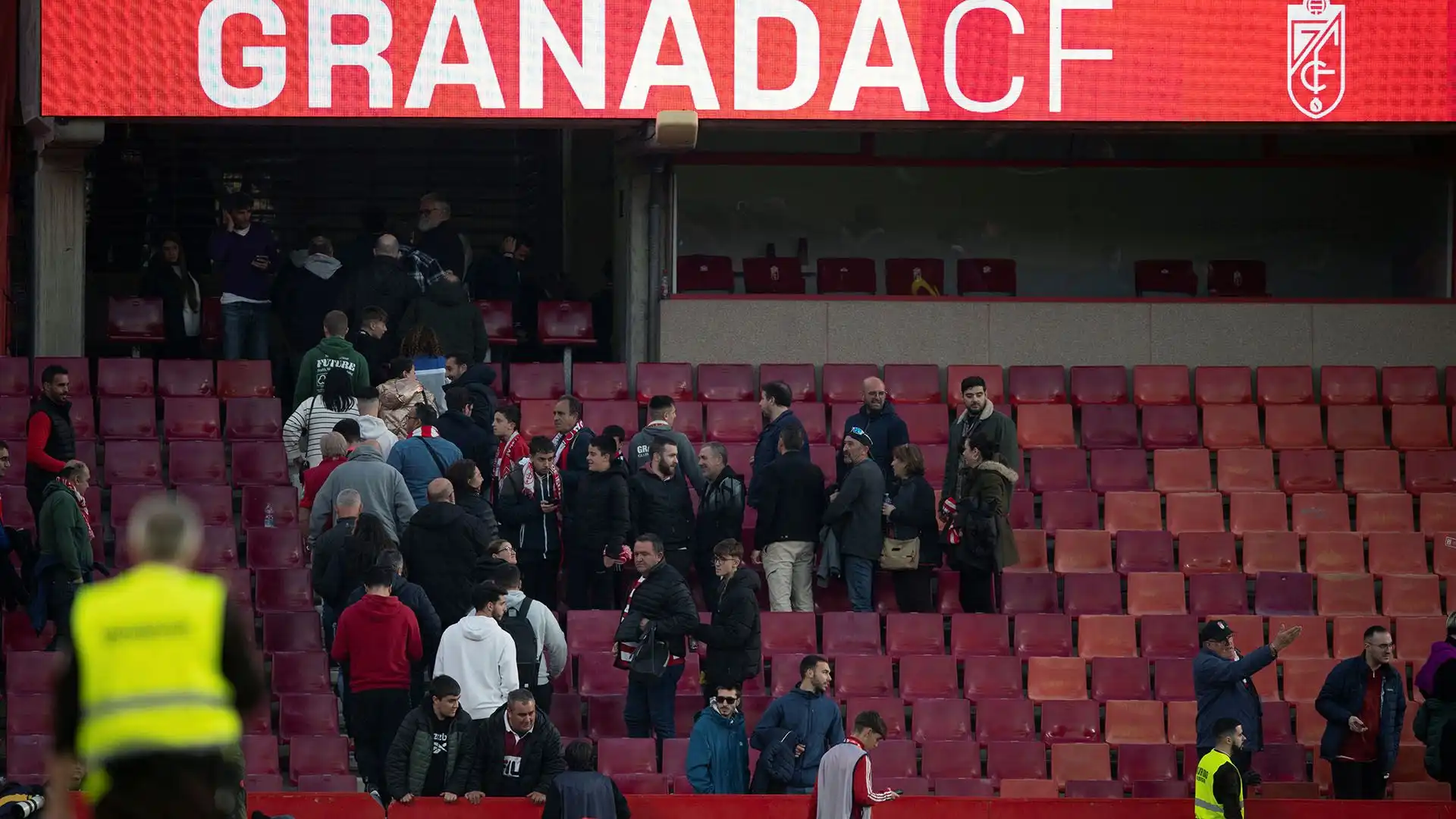 Tragedia sugli spalti a Granada: muore un tifoso durante la sfida tra i padroni di casa e l'Athletic Bilbao