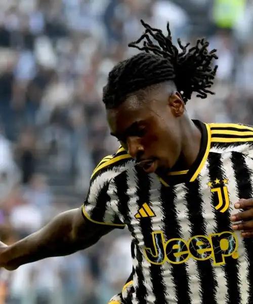 Moise Kean canta con Rafael Leao