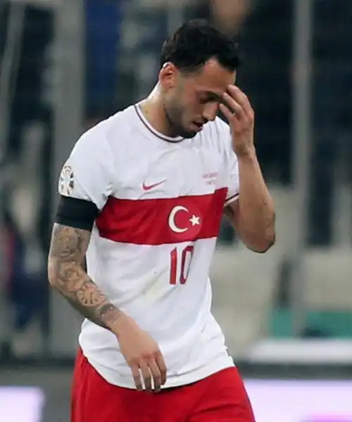 Inter Hakan Calhanoglu salta le prossime cinque partite