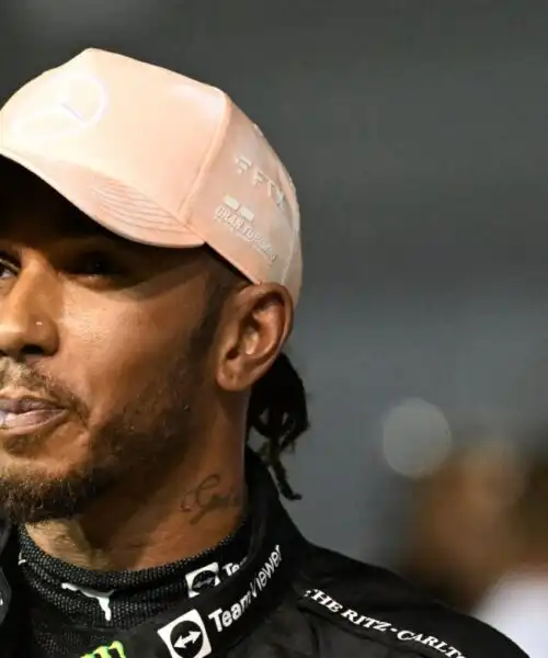 F1, il piercing di Lewis Hamilton costa caro alla Mercedes