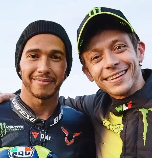 Valentino Rossi svela l’umore di Lewis Hamilton