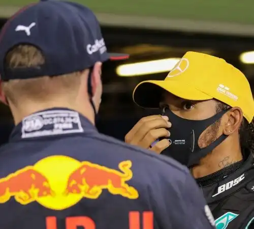 F1: Lewis Hamilton, il veto a Max Verstappen fa discutere