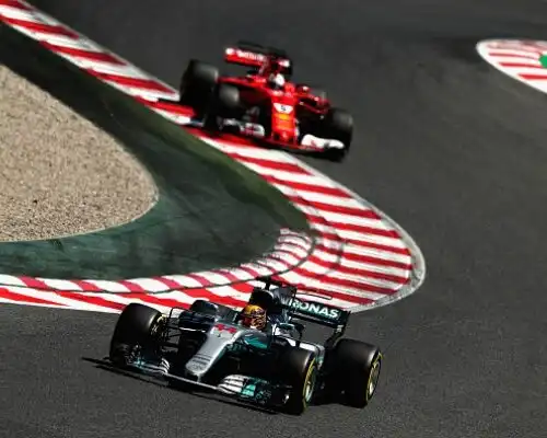 Hamilton in pole, ma Vettel è a un soffio