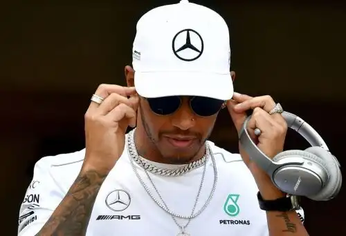 F1, Hamilton: “Tifo la Ferrari, ma voglio batterla”