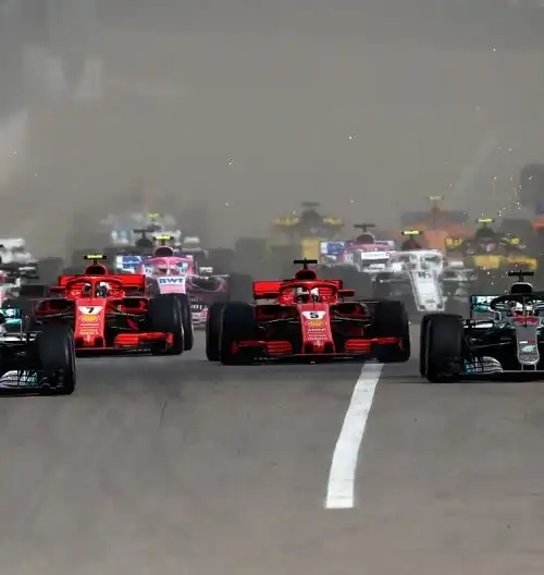 Hamilton vince per ordine di scuderia, Vettel terzo
