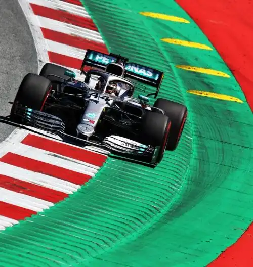 Gp di Germania: Hamilton pole, male la Ferrari