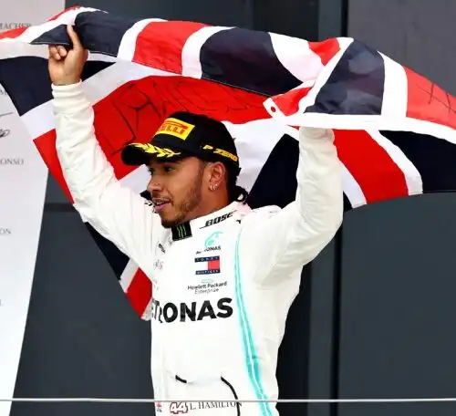 Lewis Hamilton avverte gli avversari