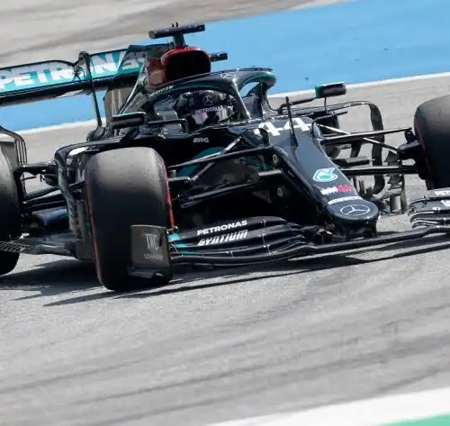 F1, Hamilton trionfa in Portogallo. Leclerc quarto