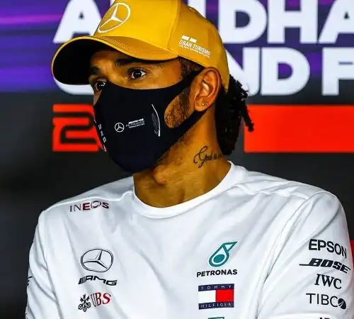 Rinnovo Lewis Hamilton: secca smentita della Mercedes