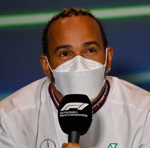 F1, Lewis Hamilton alza la voce con la Mercedes