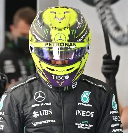 F1, Lewis Hamilton sbotta: “A casa”