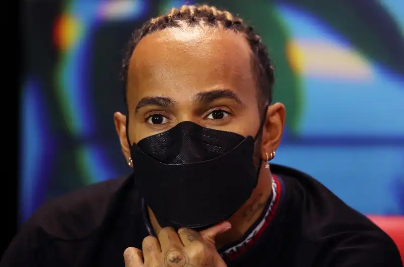 Lewis Hamilton a pezzi, la chiara risposta di Vettel e Ricciardo