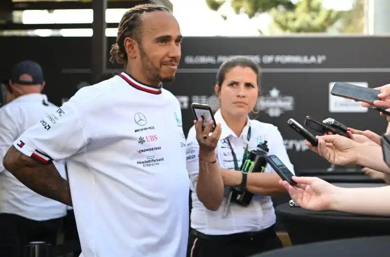 F1, Lewis Hamilton ha mal di schiena: possibili, clamorose conseguenze