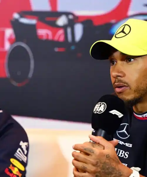 Lewis Hamilton, parole a sorpresa su Max Verstappen: le foto