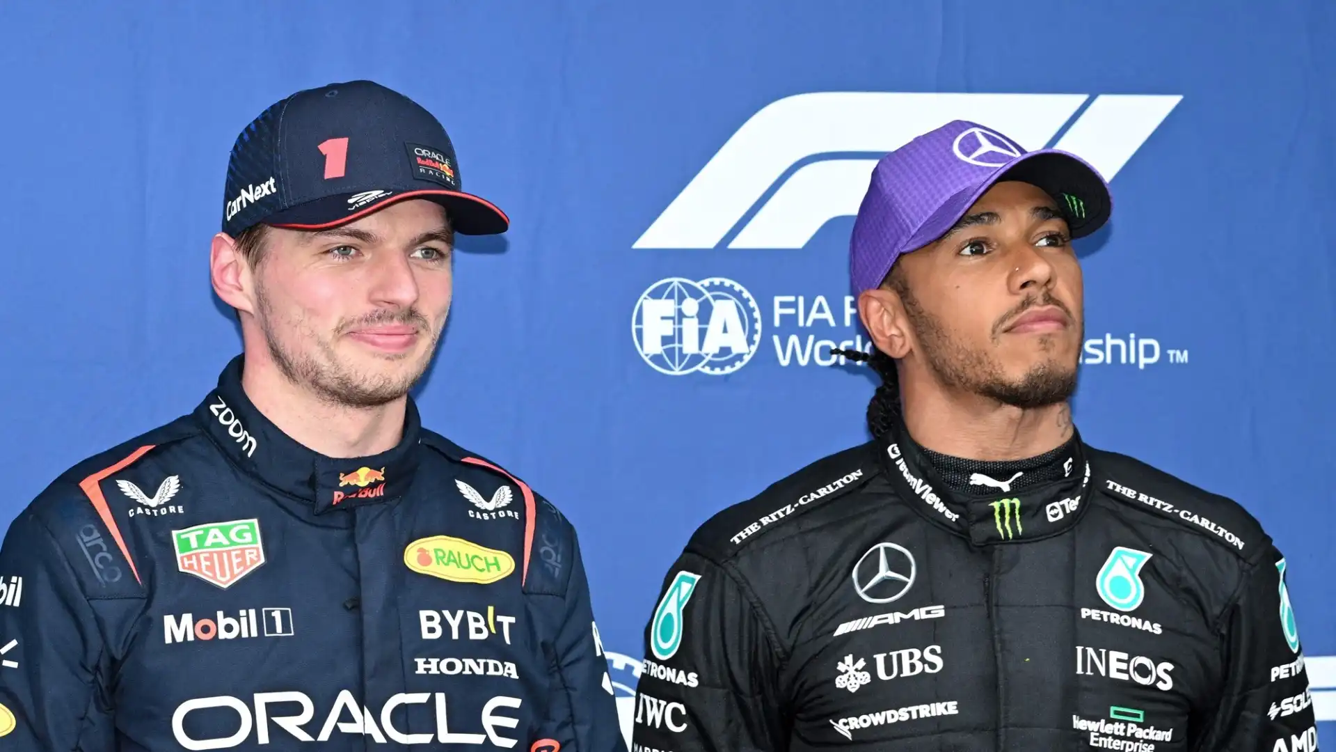 Il pilota della Mercedes Lewis Hamilton è tornato a punzecchiare la Red Bull in un'intervista a Channel 4