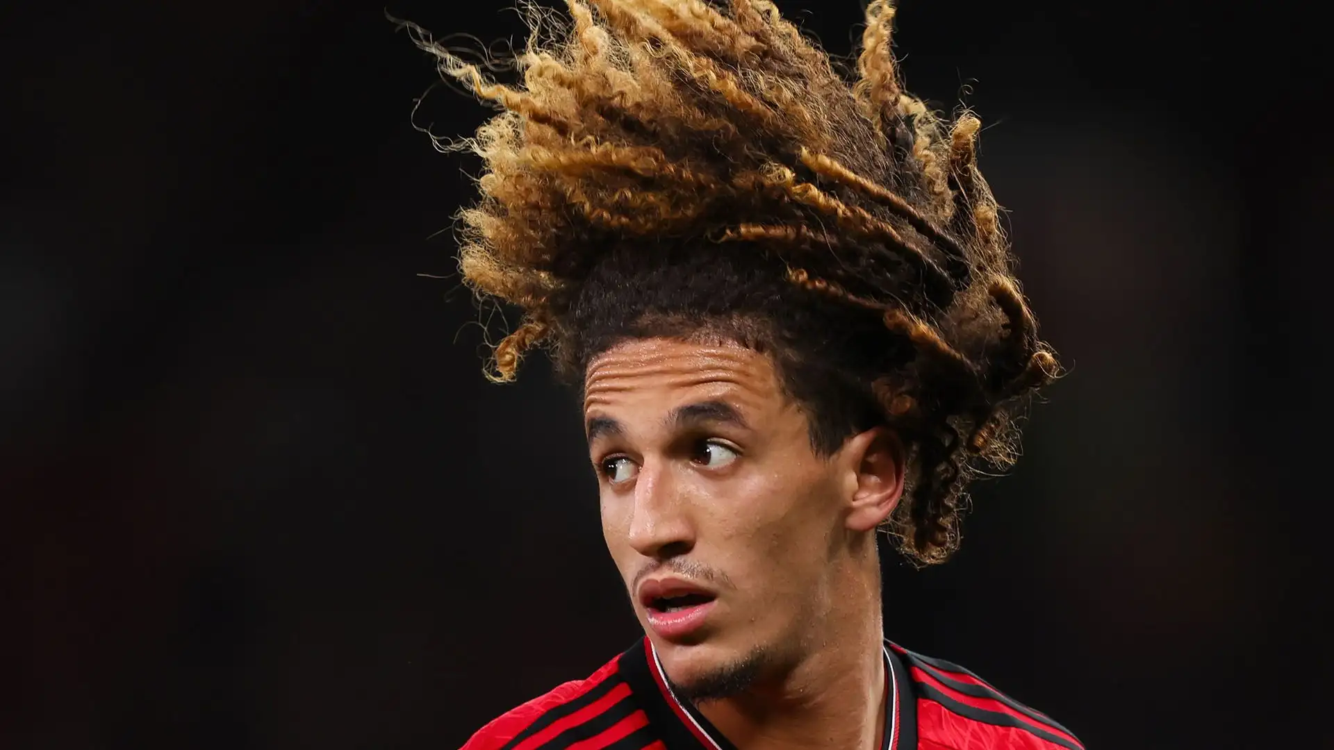 Un look non molto comodo per giocare a calcio