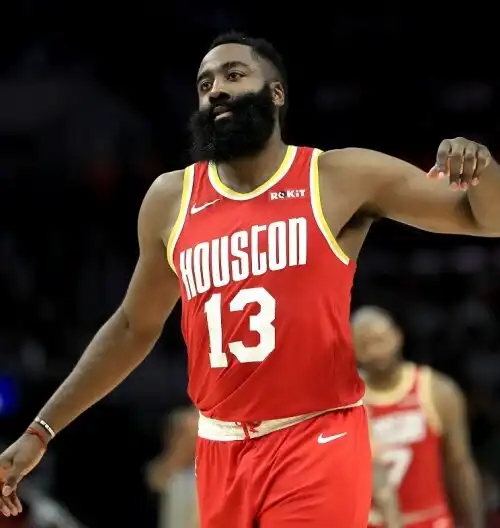 NBA: rinviata Houston-OKC, sospeso Harden