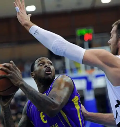 Hassell saluta i polacchi e va in Francia