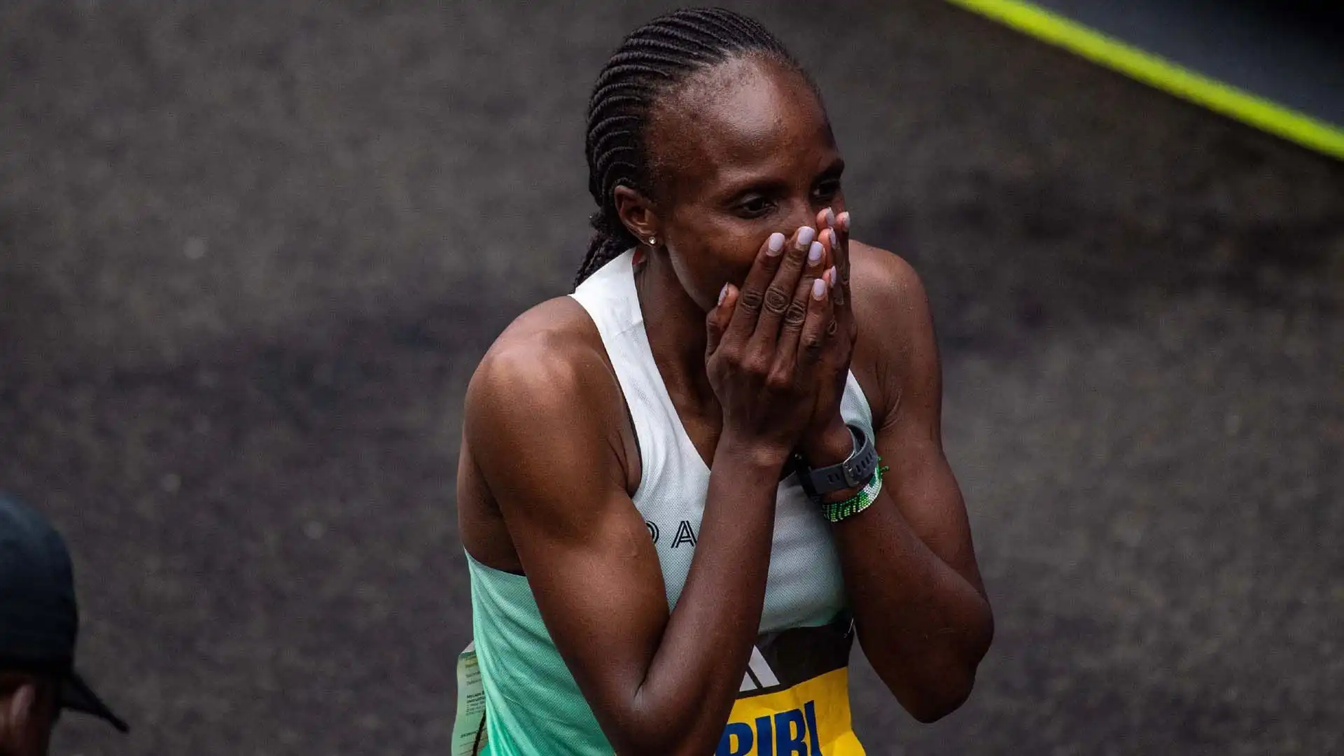 E' stata campionessa mondiale dei 5.000 metri piani a Londra 2017 e Doha 2019