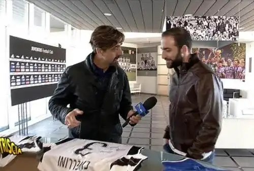 Maglie tarocche della Juventus, Striscia scopre l’inganno