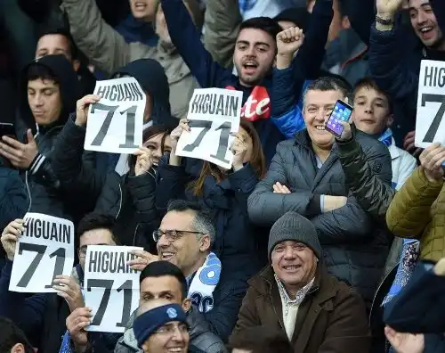 Il San Paolo ad Higuain: “Sei un 71”