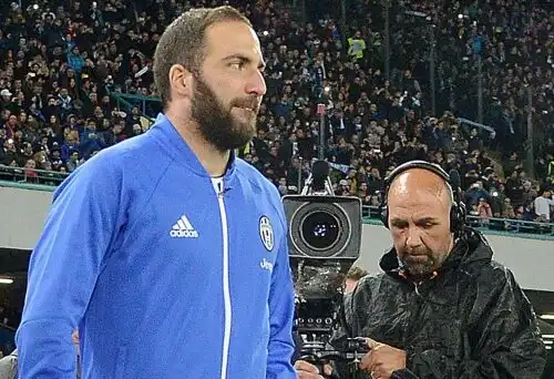 Jorge Higuain abbassa i toni