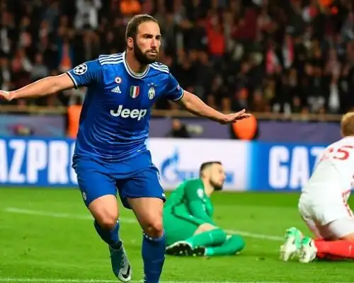 Champions, Monaco-Juve 0-2: super Higuain