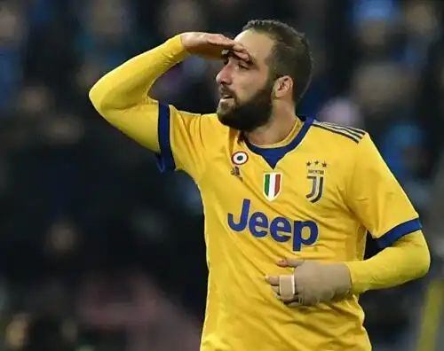 Higuain segna e schernisce i suoi ex tifosi e De Laurentiis