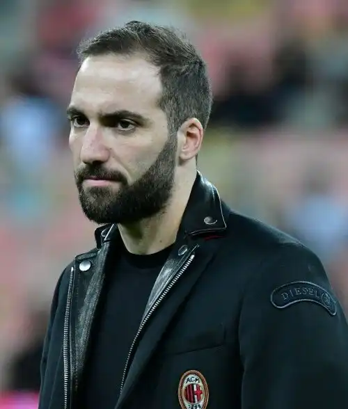 Suso e Josè Mauri se la prendono con Higuain