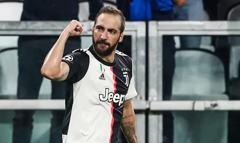 Tris della Juve in Champions, grande Higuain