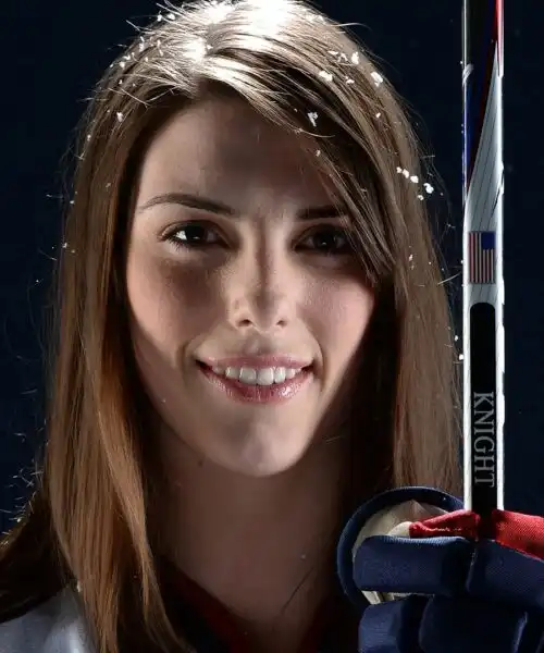 Hilary Knight: una bellezza sul ghiaccio. Le foto