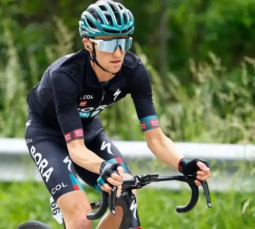 Tappa a Covi, Carapaz soffre e Hindley mette le mani sul Giro d’Italia 2022