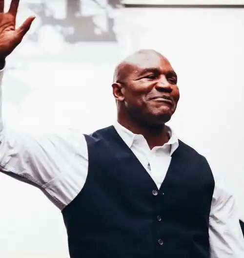 Holyfield apre al match con Tyson a una condizione