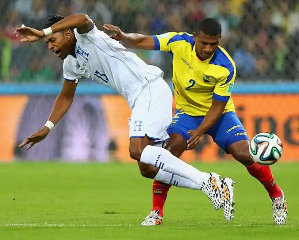 Decide una doppietta di Enner Valencia. Gli ecuadoregni agganciano al secondo posto la Svizzera. Per l'Honduras torico gol di Costly, non segnavano ai mondiali dall'82.