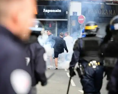 Lille, 36 arresti e 16 feriti all’ospedale