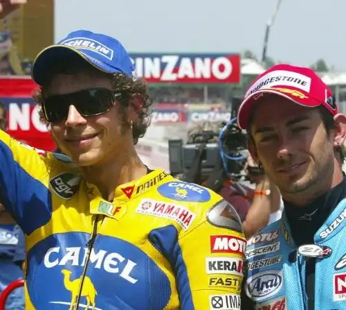 John Hopkins: “Valentino Rossi inimitabile per tre motivi”