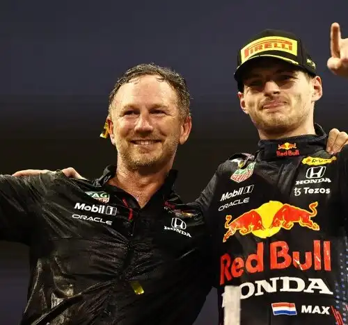 Red Bull, doppia frecciata di Horner e Verstappen a Hamilton