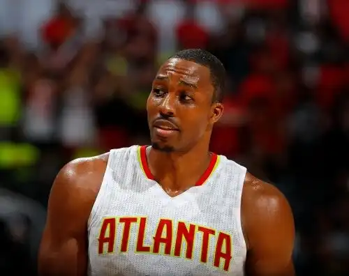 NBA, i LA Lakers ufficializzano Howard