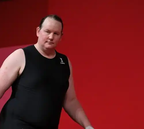 Tokyo 2020, la transgender Hubbard si ritira ufficialmente