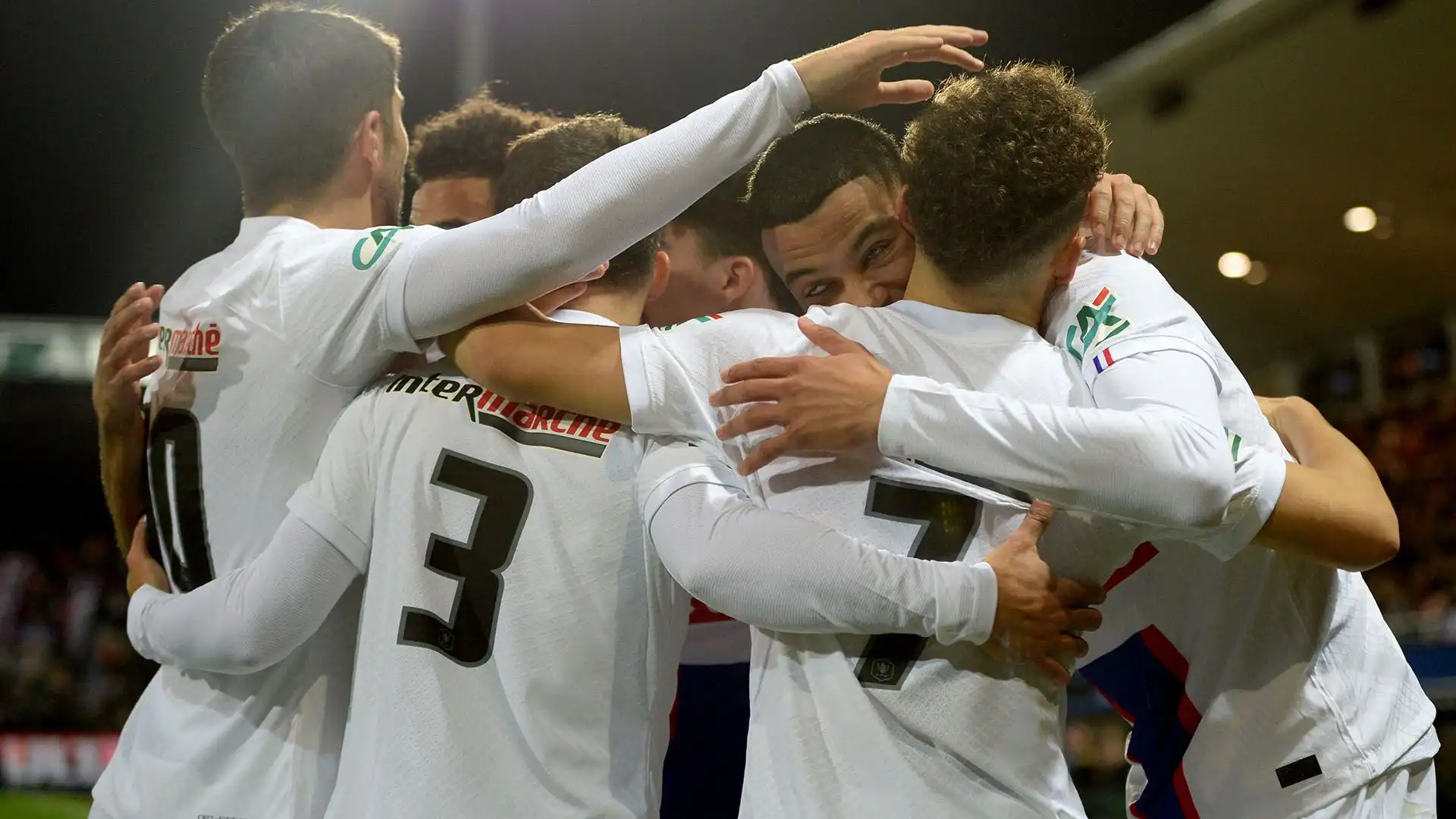 Il PSG mette sul mercato un attaccante: immagini
