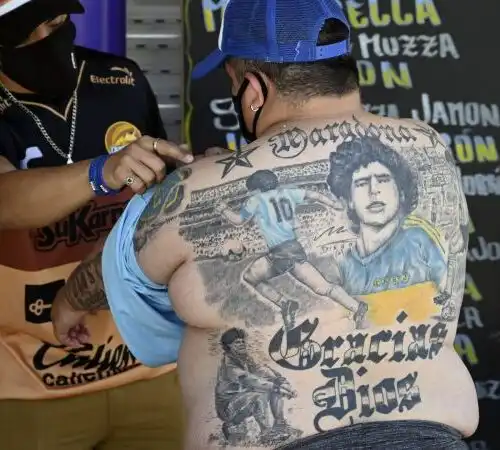 I 10 tatuaggi più pazzi dei tifosi di calcio: le foto