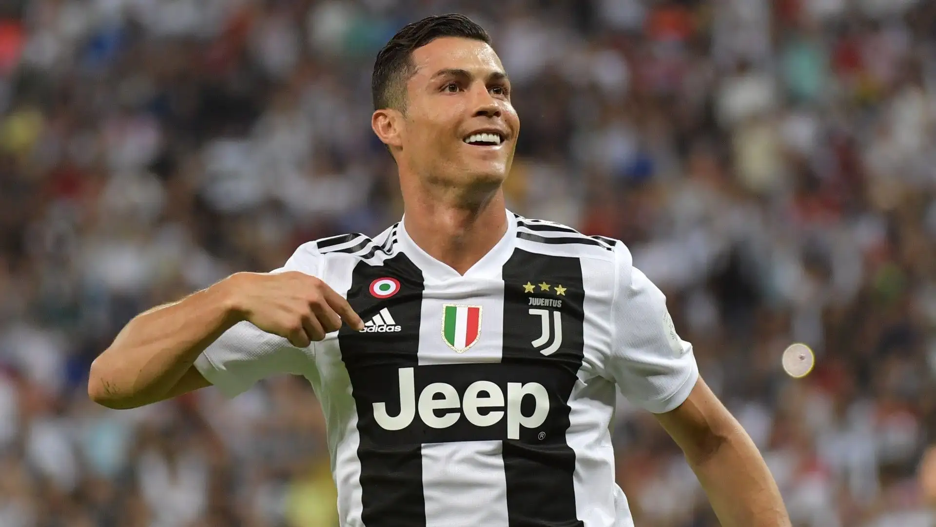 4- Stagione 2018-2019: i tifosi della Juventus impazzivano per Cristiano Ronaldo, che all'epoca valeva 100 milioni di euro
