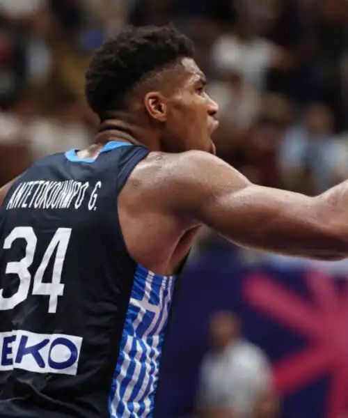 I muscoli di Antetokounmpo fanno impressione: le foto